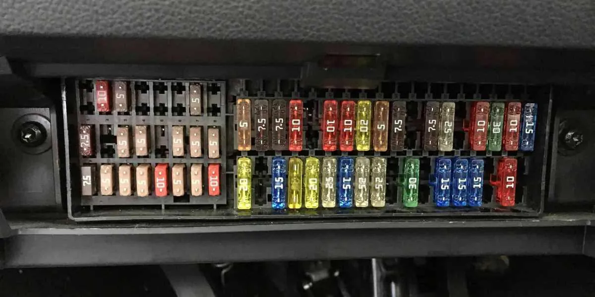 2012 jetta fuse box diagram