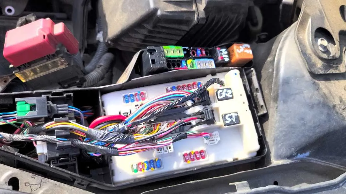 2016 nissan altima fuse box diagram